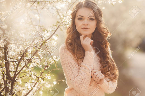 27495551-beautiful-woman-enjoying-outdoors-nice-female-pretty-girl-relaxing-outdoor-having-fun-happy-young-la