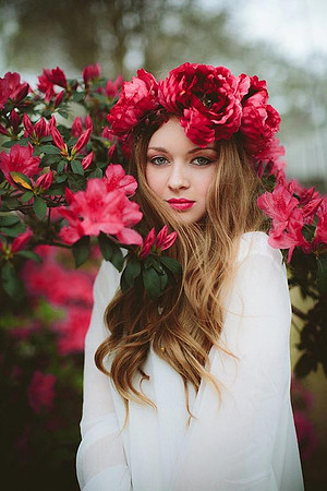 beautiful-women-with-flowers-8