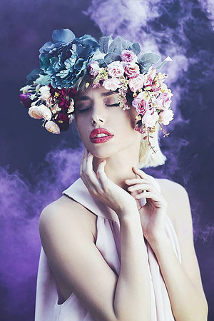 beautiful-women-with-flowers-in-hair-band