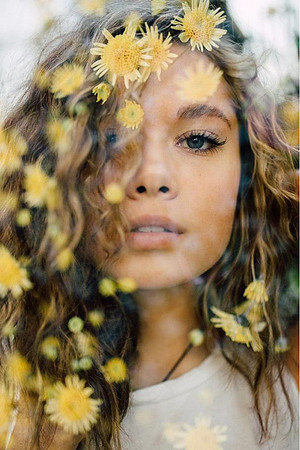 beautiful-women-with-flowers-2