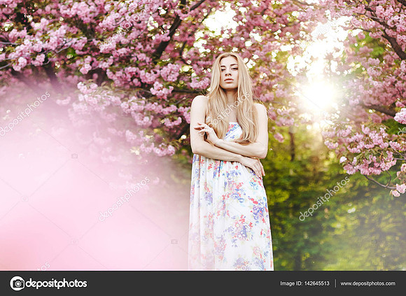 depositphotos_142645513-stock-photo-portrait-of-beautiful-girl-on