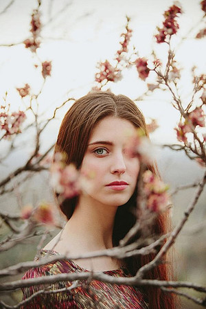 beautiful-women-with-flowers-6