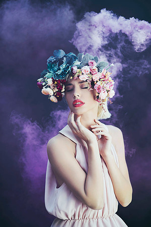 Using-smoke-bombs-to-create-powerful-portraits2__880